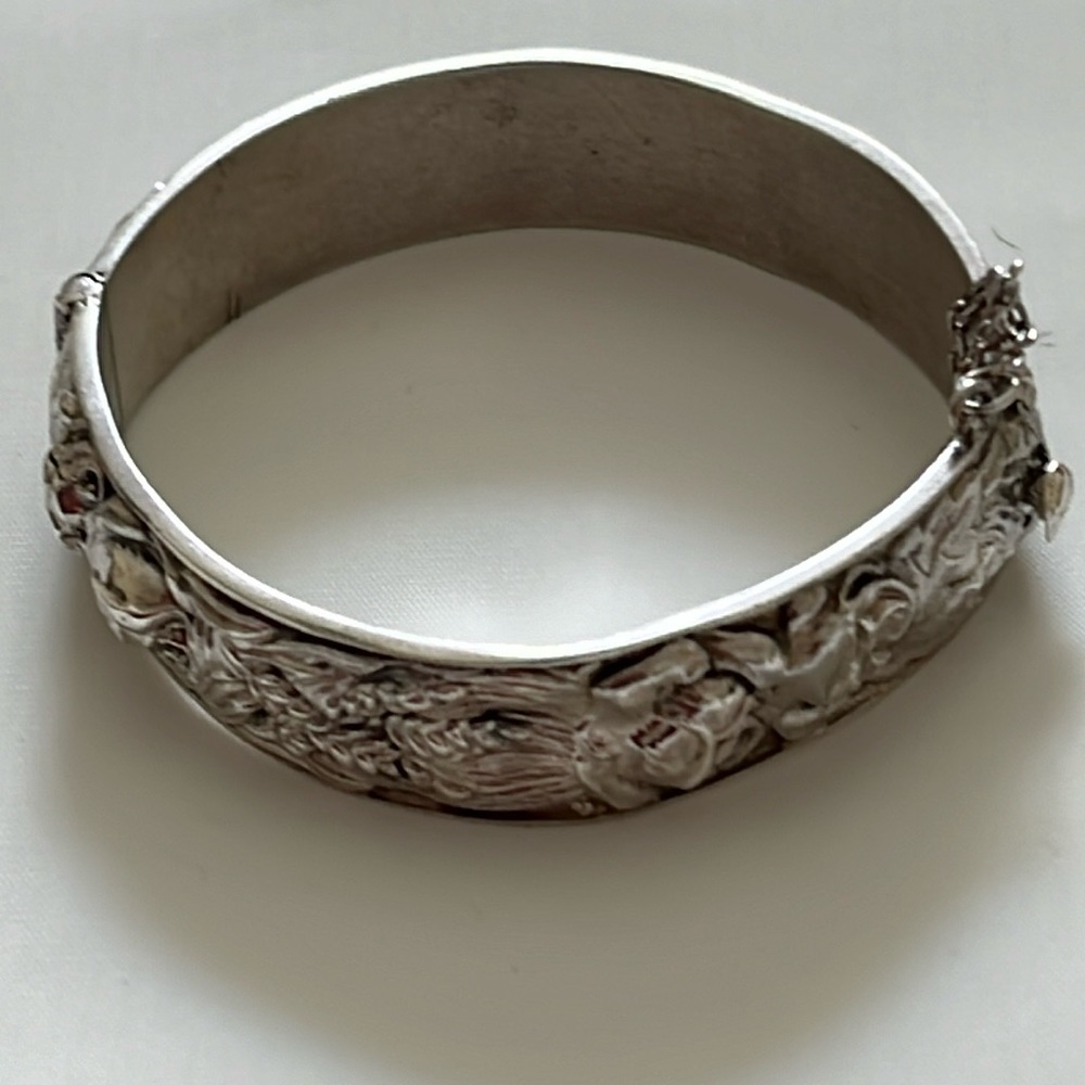 Vintage Sterling Silver tested embossed hinged bangle.